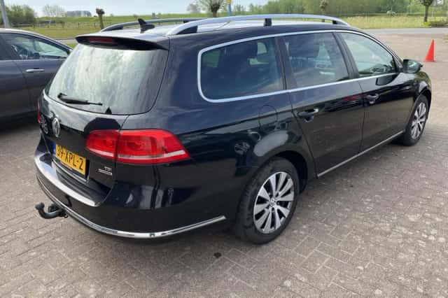 Volkswagen Passat (2012) thumbnail 5