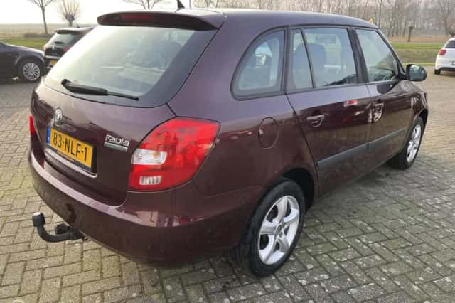 Škoda Fabia (2010) thumbnail 4
