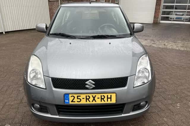 Suzuki Swift (2005) thumbnail 2