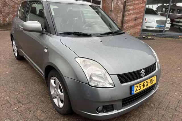 Suzuki Swift (2005) thumbnail 3