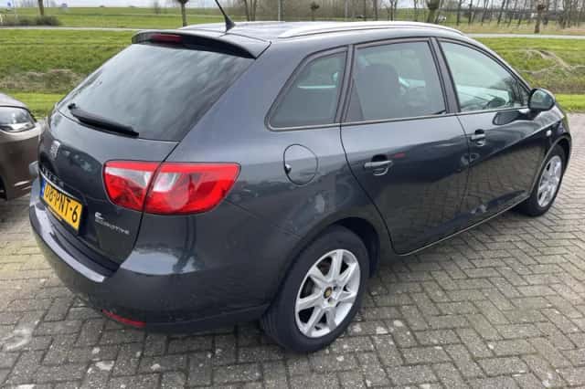 SEAT Ibiza (2011) thumbnail 4