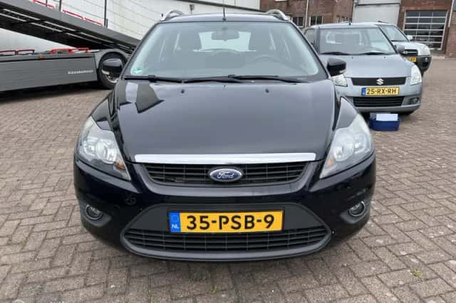 Ford Focus (2011) thumbnail 2