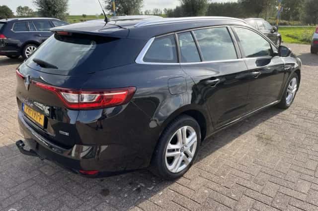 Renault Mégane (2017) thumbnail 4