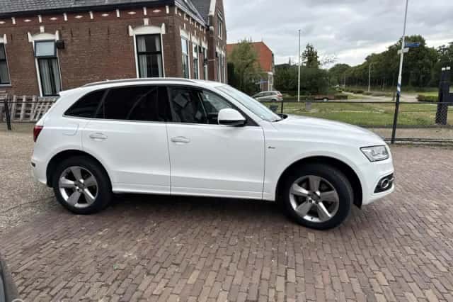 Audi Q5 (2015) thumbnail 4