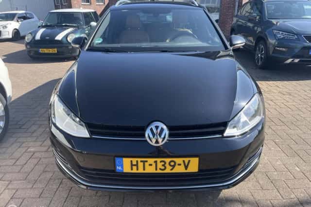 Volkswagen Golf (2016) thumbnail 2
