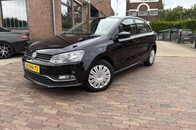 Volkswagen Polo (2015) thumbnail 1