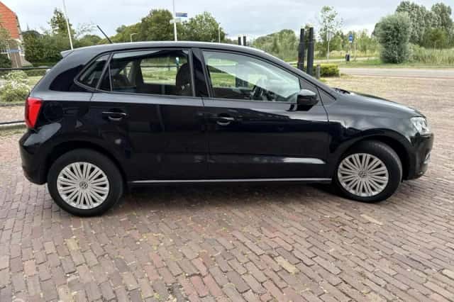 Volkswagen Polo (2015) thumbnail 4
