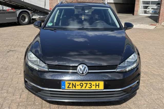 Volkswagen Golf (2018) thumbnail 2