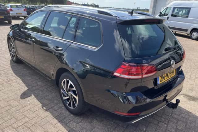 Volkswagen Golf (2018) thumbnail 5