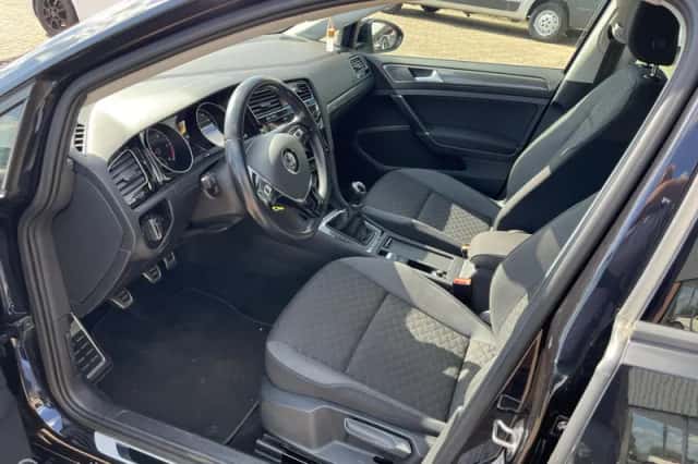 Volkswagen Golf (2018) thumbnail 6