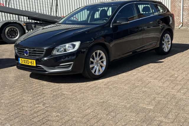 Volvo V60 (2014) thumbnail 1