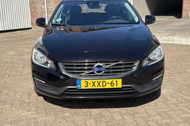 Volvo V60 (2014) thumbnail 2