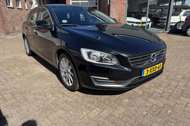 Volvo V60 (2014) thumbnail 3