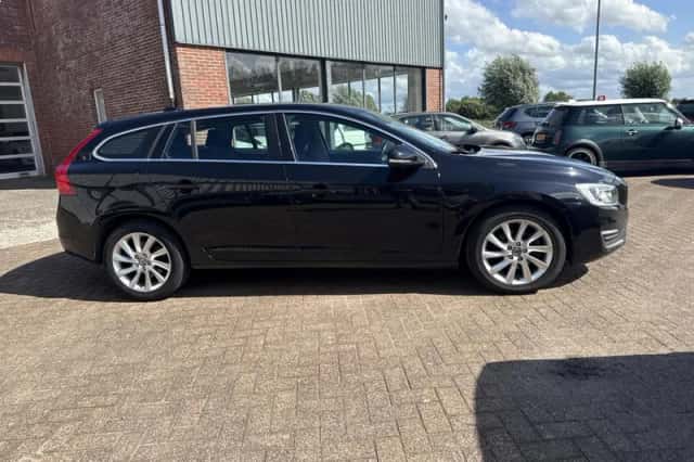 Volvo V60 (2014) thumbnail 4