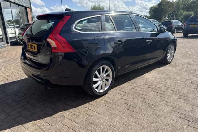 Volvo V60 (2014) thumbnail 5