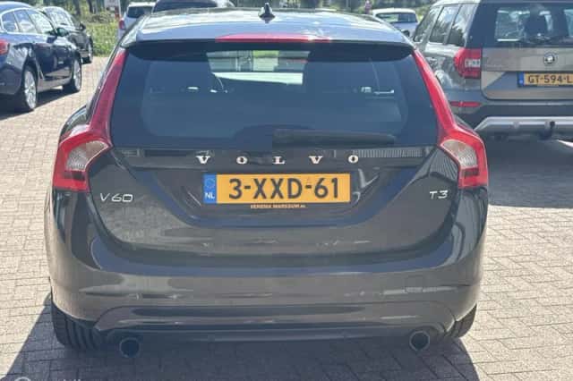 Volvo V60 (2014) thumbnail 6