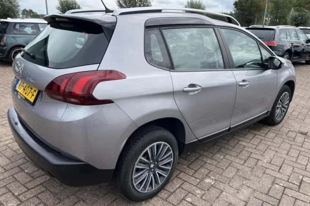Peugeot 2008 (2018) thumbnail 4