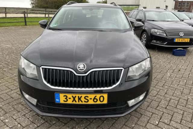 Škoda Octavia (2014) thumbnail 2