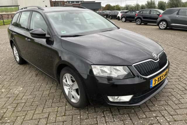 Škoda Octavia (2014) thumbnail 3