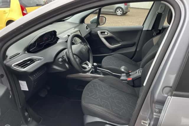 Peugeot 2008 (2015) thumbnail 6