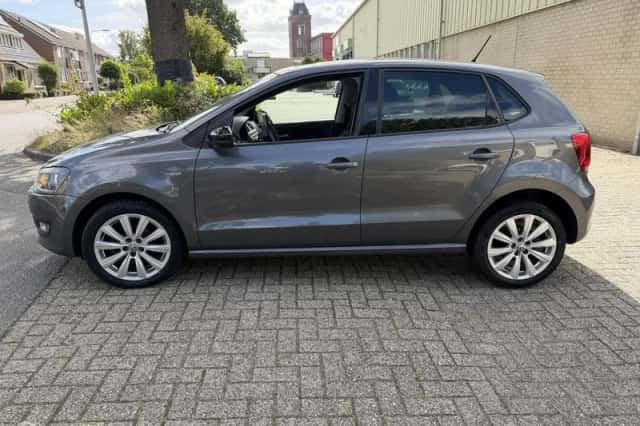 Volkswagen Polo (2013) thumbnail 2