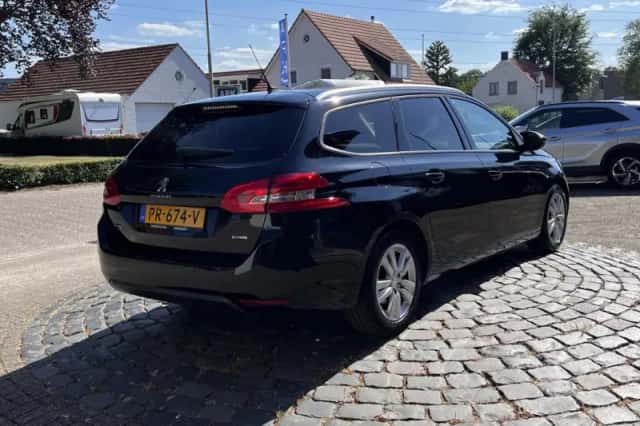 Peugeot 308 (2017) thumbnail 2
