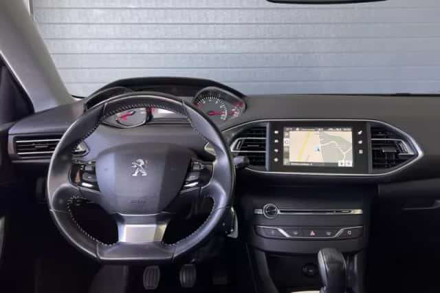 Peugeot 308 (2017) thumbnail 3
