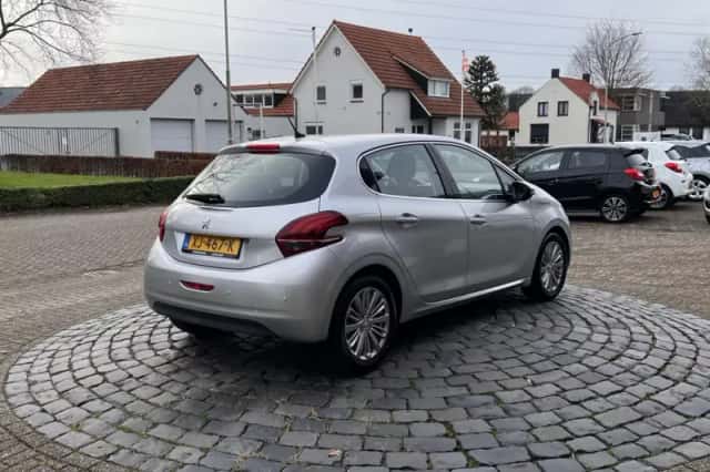 Peugeot 208 (2018) thumbnail 2