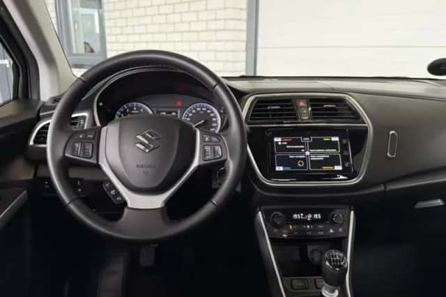 Suzuki S-Cross (2026) thumbnail 3