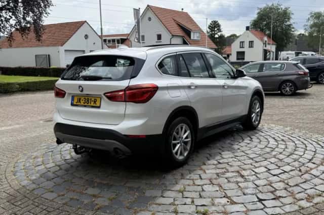 BMW X1 (2016) thumbnail 2