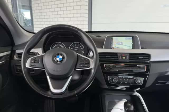 BMW X1 (2016) thumbnail 3