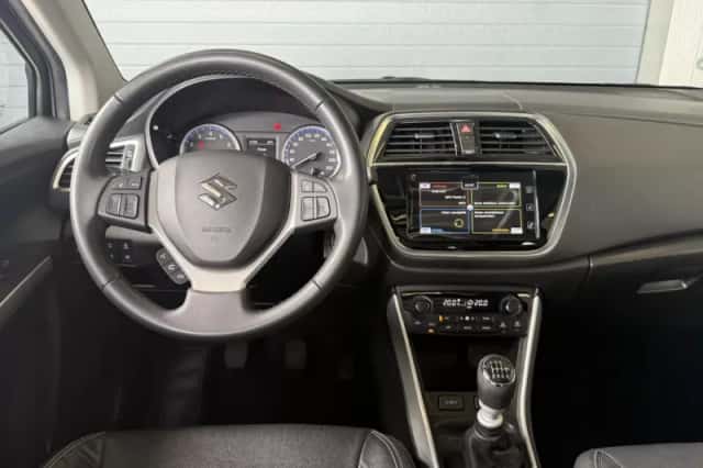 Suzuki S-Cross (2026) thumbnail 3