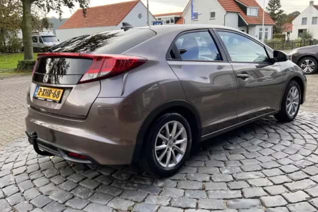 Honda Civic (2014) thumbnail 2