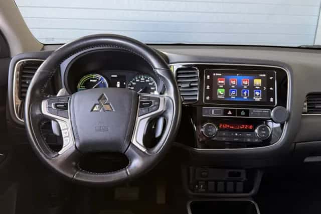 Mitsubishi Outlander (2019) thumbnail 5
