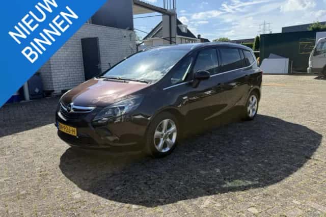 Opel Zafira (2016) thumbnail 1