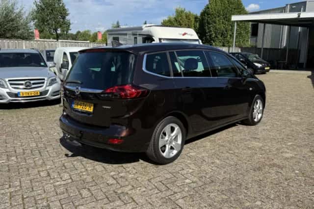 Opel Zafira (2016) thumbnail 2