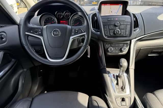 Opel Zafira (2016) thumbnail 3