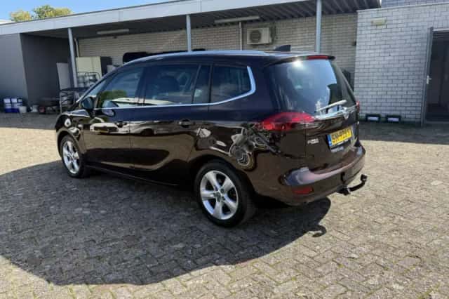 Opel Zafira (2016) thumbnail 5