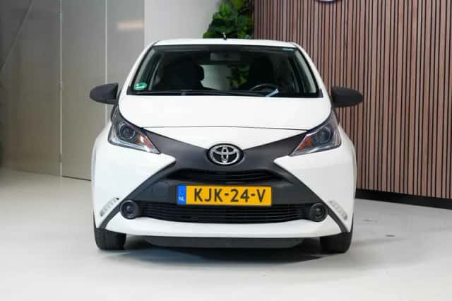 Toyota Aygo (2017) thumbnail 2