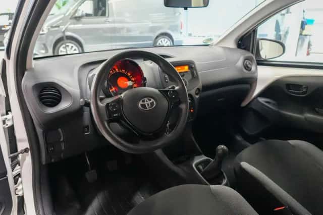 Toyota Aygo (2017) thumbnail 6
