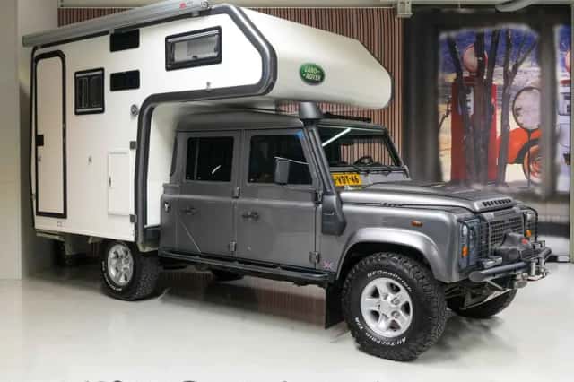 Land Rover Defender (2009) thumbnail 1