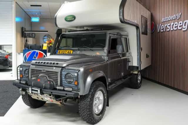 Land Rover Defender (2009) thumbnail 3