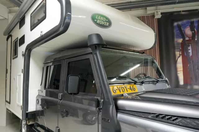 Land Rover Defender (2009) thumbnail 5