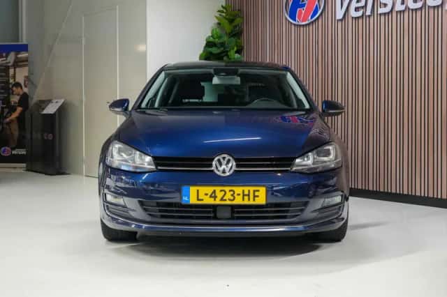 Volkswagen Golf (2015) thumbnail 2