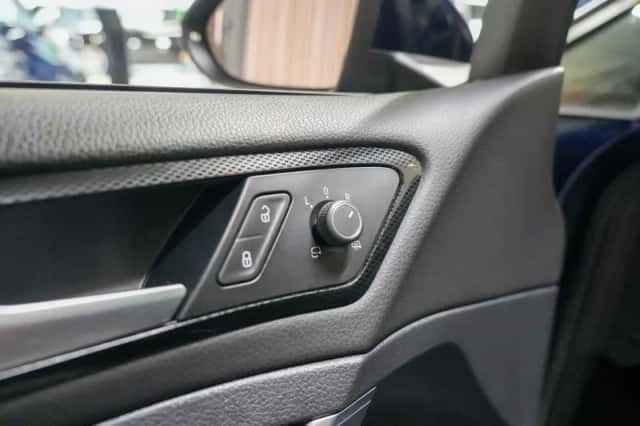 Volkswagen Golf (2015) thumbnail 5