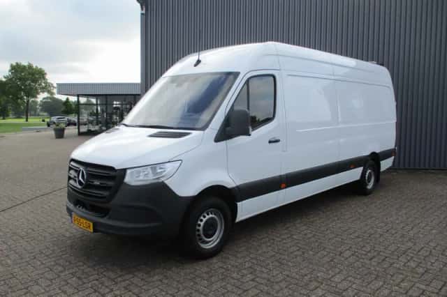 Mercedes-Benz Sprinter (2019) thumbnail 1
