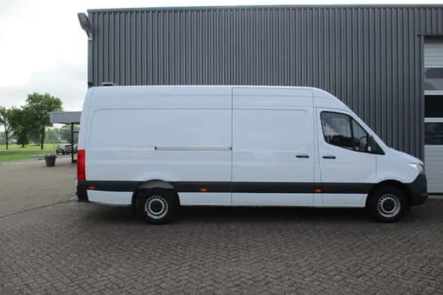 Mercedes-Benz Sprinter (2019) thumbnail 3