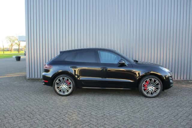 Porsche Macan (2017) thumbnail 3