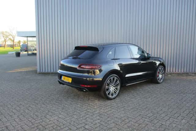 Porsche Macan (2017) thumbnail 4
