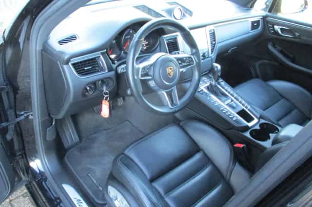 Porsche Macan (2017) thumbnail 5